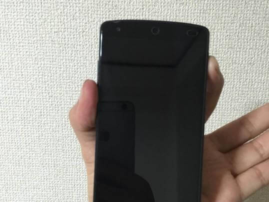 音量を下げるボタンと電源ボタンを同時押しする